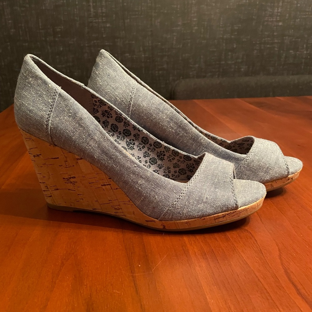 Tom’s cork wedges